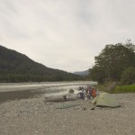 013 schlafen am Kiesstrand, wie an der Isar