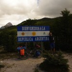 007 links der Weg zu erkennen - ein Trampelpfad! Willkommen in Argentinien