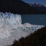 008 der Gletscher ist 50m hoch - ein gewaltiger Platsch